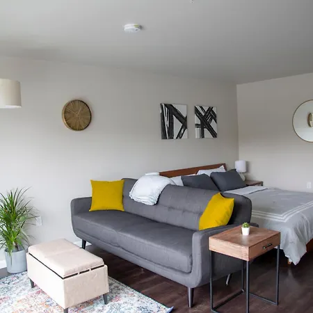 Capitol Hill Modern Studio With Free Parking!